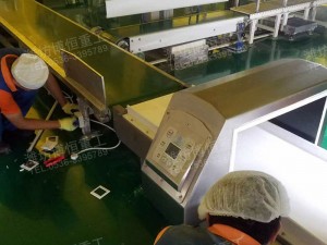 食品金屬探測儀使用現場